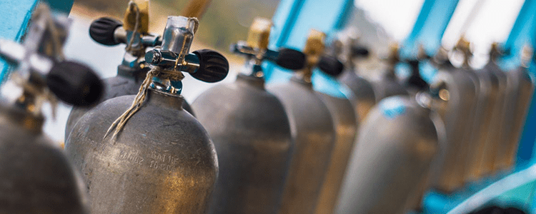 Газовые баллоны в Локомотиве